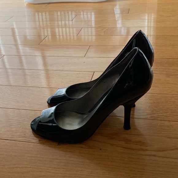 Nine West black patent preen toe shoes - Picture 3 of 3